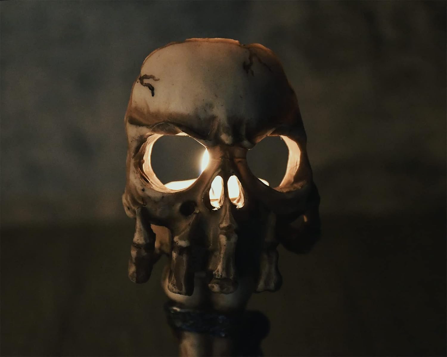 DistinctiveStyle Skull Candle Holder - Halloween Gothic Party Favor