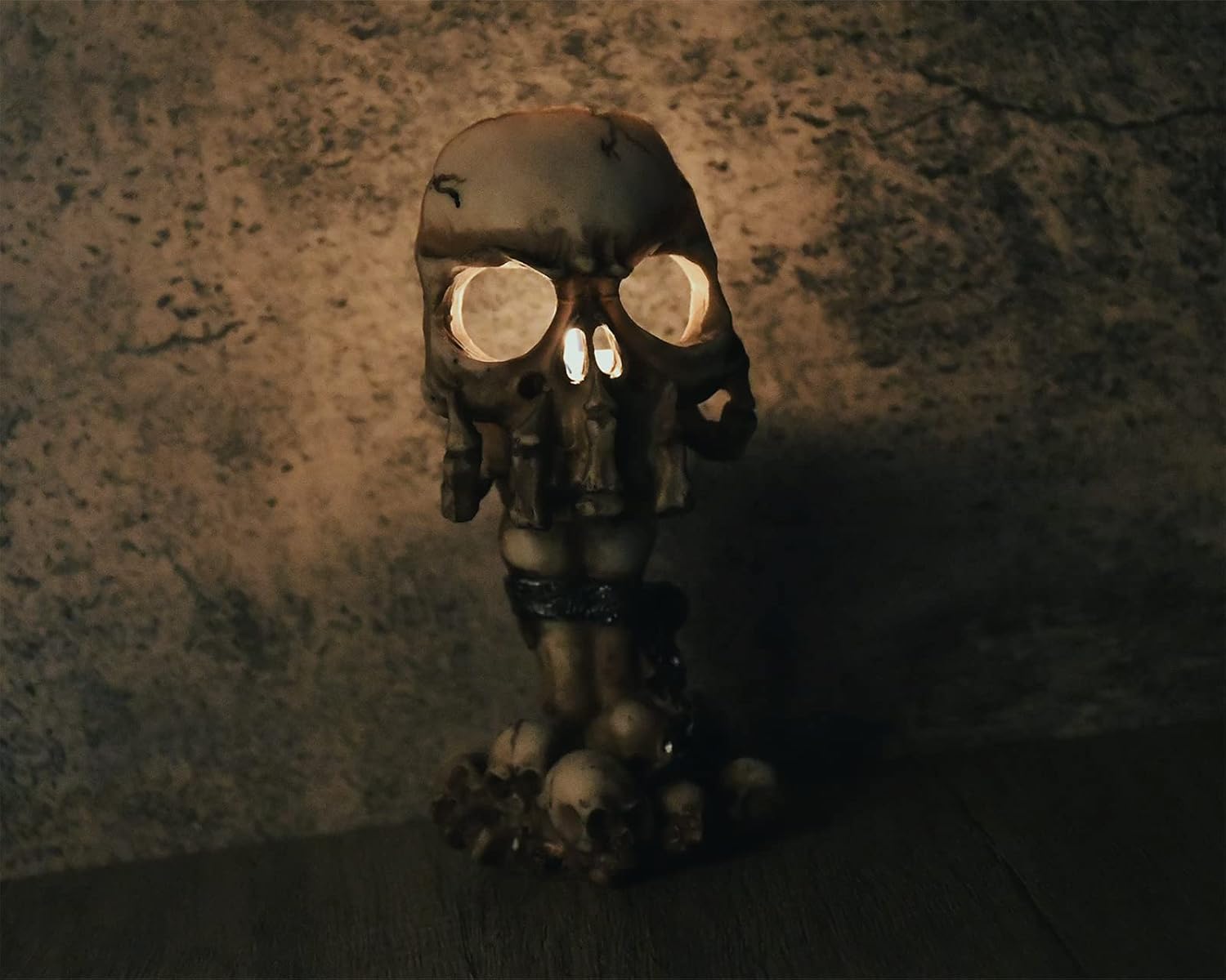 DistinctiveStyle Skull Candle Holder - Halloween Gothic Party Favor